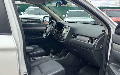Mitsubishi Outlander III рестайлинг 3, 2013 год, 1 350 000 рублей, 10 фотография