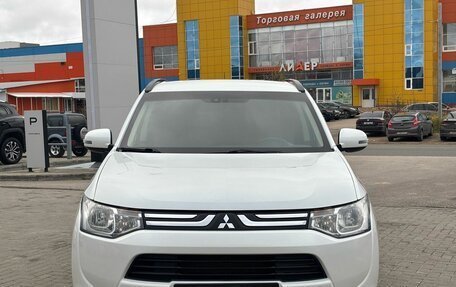 Mitsubishi Outlander III рестайлинг 3, 2013 год, 1 350 000 рублей, 3 фотография