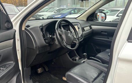 Mitsubishi Outlander III рестайлинг 3, 2013 год, 1 350 000 рублей, 17 фотография