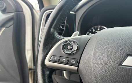 Mitsubishi Outlander III рестайлинг 3, 2013 год, 1 350 000 рублей, 22 фотография