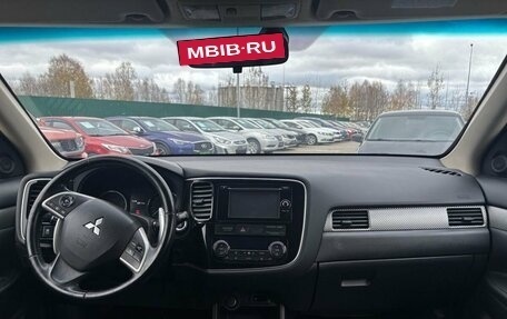 Mitsubishi Outlander III рестайлинг 3, 2013 год, 1 350 000 рублей, 29 фотография