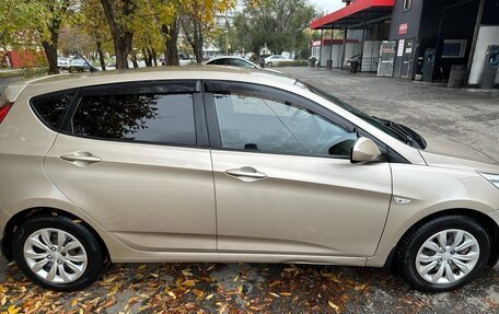 Hyundai Solaris II рестайлинг, 2013 год, 850 000 рублей, 4 фотография