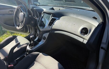 Chevrolet Cruze II, 2010 год, 550 000 рублей, 16 фотография