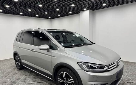 Volkswagen Touran III, 2022 год, 2 267 000 рублей, 1 фотография