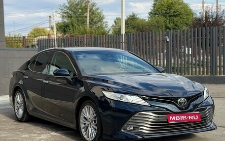 Toyota Camry, 2018 год, 2 875 000 рублей, 1 фотография