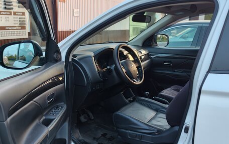 Mitsubishi Outlander III рестайлинг 3, 2015 год, 1 780 000 рублей, 9 фотография