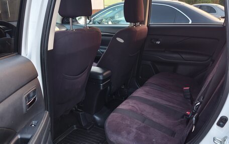 Mitsubishi Outlander III рестайлинг 3, 2015 год, 1 780 000 рублей, 10 фотография