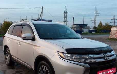 Mitsubishi Outlander III рестайлинг 3, 2015 год, 1 780 000 рублей, 8 фотография