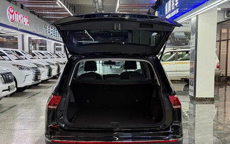 Volkswagen Tiguan II, 2023 год, 2 100 000 рублей, 18 фотография