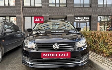 Volkswagen Polo VI (EU Market), 2018 год, 1 225 000 рублей, 2 фотография