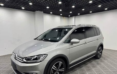Volkswagen Touran III, 2022 год, 2 267 000 рублей, 3 фотография