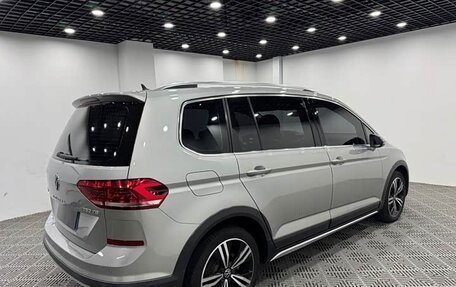 Volkswagen Touran III, 2022 год, 2 267 000 рублей, 4 фотография