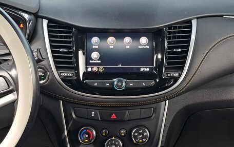 Chevrolet Trax, 2021 год, 959 000 рублей, 16 фотография