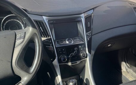 Hyundai Sonata VI, 2010 год, 700 000 рублей, 7 фотография