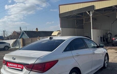Hyundai Sonata VI, 2010 год, 700 000 рублей, 2 фотография