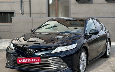 Toyota Camry, 2018 год, 2 875 000 рублей, 2 фотография