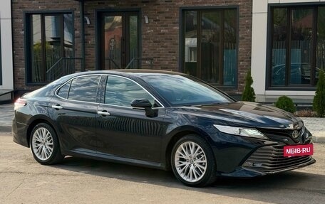 Toyota Camry, 2018 год, 2 875 000 рублей, 4 фотография