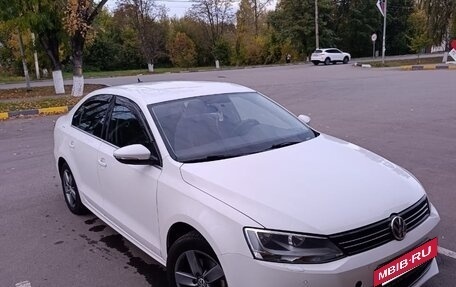Volkswagen Jetta VI, 2013 год, 980 000 рублей, 2 фотография