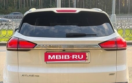 Geely Atlas, 2022 год, 2 040 000 рублей, 3 фотография