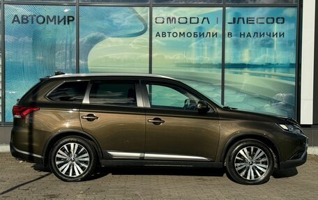 Mitsubishi Outlander III рестайлинг 3, 2021 год, 2 405 000 рублей, 4 фотография