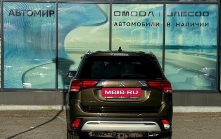 Mitsubishi Outlander III рестайлинг 3, 2021 год, 2 405 000 рублей, 6 фотография