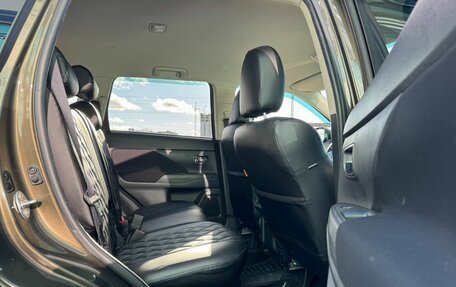 Mitsubishi Outlander III рестайлинг 3, 2021 год, 2 405 000 рублей, 13 фотография