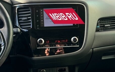 Mitsubishi Outlander III рестайлинг 3, 2021 год, 2 405 000 рублей, 15 фотография