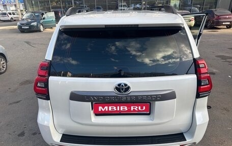 Toyota Land Cruiser Prado 150 рестайлинг 2, 2022 год, 6 200 000 рублей, 4 фотография