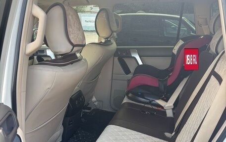 Toyota Land Cruiser Prado 150 рестайлинг 2, 2022 год, 6 200 000 рублей, 6 фотография