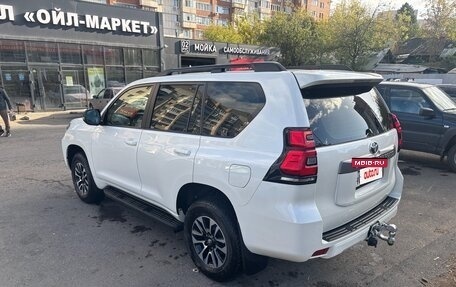 Toyota Land Cruiser Prado 150 рестайлинг 2, 2022 год, 6 200 000 рублей, 7 фотография