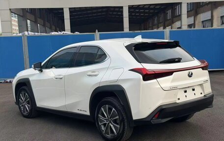 Lexus UX I, 2021 год, 2 600 000 рублей, 3 фотография