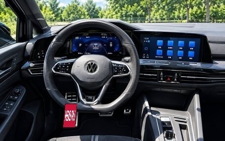 Volkswagen Golf VIII, 2023 год, 2 000 000 рублей, 7 фотография