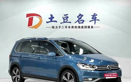 Volkswagen Touran III, 2022 год, 2 271 000 рублей, 2 фотография