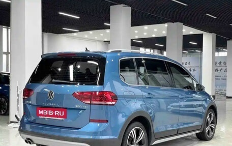Volkswagen Touran III, 2022 год, 2 271 000 рублей, 4 фотография