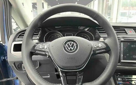 Volkswagen Touran III, 2022 год, 2 271 000 рублей, 7 фотография