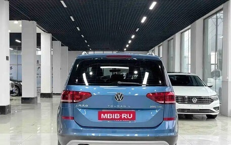 Volkswagen Touran III, 2022 год, 2 271 000 рублей, 6 фотография