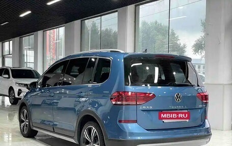 Volkswagen Touran III, 2022 год, 2 271 000 рублей, 5 фотография