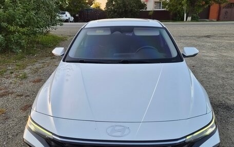 Hyundai Elantra, 2023 год, 2 000 000 рублей, 7 фотография