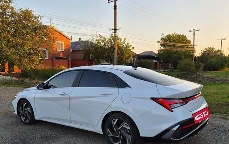 Hyundai Elantra, 2023 год, 2 000 000 рублей, 3 фотография