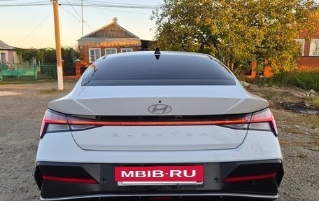 Hyundai Elantra, 2023 год, 2 000 000 рублей, 4 фотография