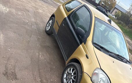 Toyota Yaris I рестайлинг, 1999 год, 230 000 рублей, 1 фотография