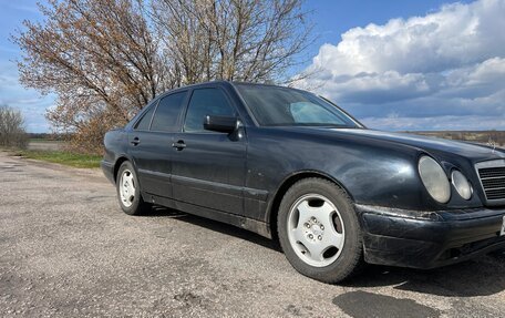 Mercedes-Benz E-Класс, 1995 год, 300 000 рублей, 1 фотография