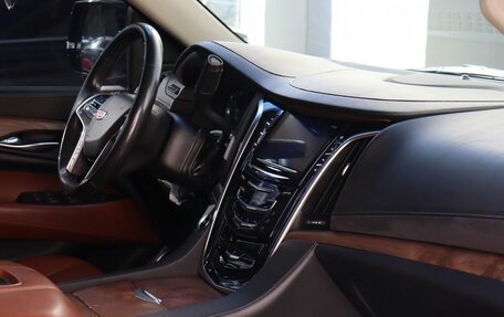 Cadillac Escalade IV, 2019 год, 5 300 000 рублей, 17 фотография