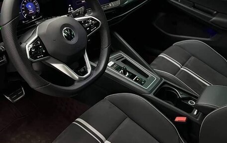Volkswagen Golf VIII, 2023 год, 1 750 000 рублей, 11 фотография