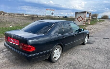 Mercedes-Benz E-Класс, 1995 год, 300 000 рублей, 3 фотография