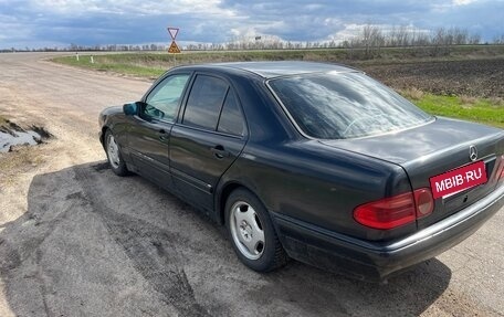 Mercedes-Benz E-Класс, 1995 год, 300 000 рублей, 4 фотография