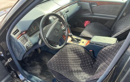 Mercedes-Benz E-Класс, 1995 год, 300 000 рублей, 6 фотография