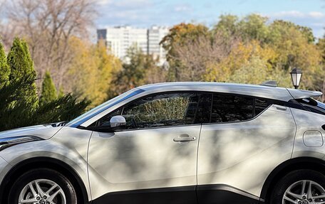 Toyota C-HR I рестайлинг, 2020 год, 2 500 000 рублей, 9 фотография