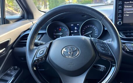 Toyota C-HR I рестайлинг, 2020 год, 2 500 000 рублей, 24 фотография