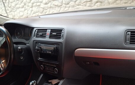 Volkswagen Jetta VI, 2012 год, 850 000 рублей, 24 фотография